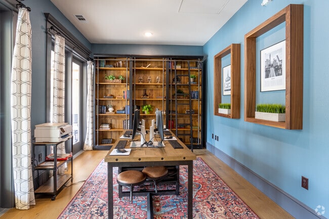 Business Center - Avery Oaks