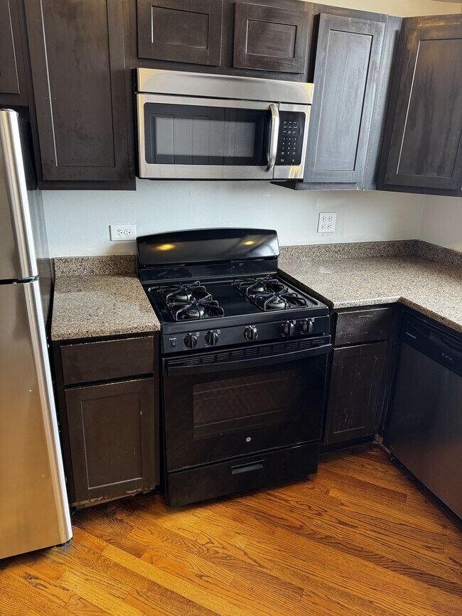 Building Photo - 5655 N Spaulding Ave