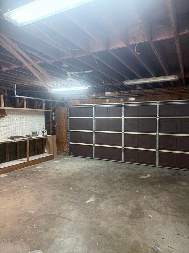 Building Photo - MOVE-IN SPECIAL FOR JULY - 3 Br 2 ba with ...