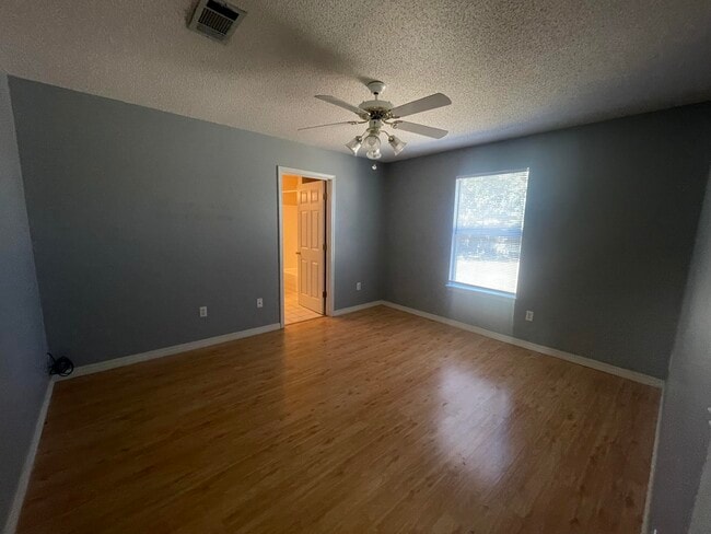 Building Photo - 106 Louise Dr