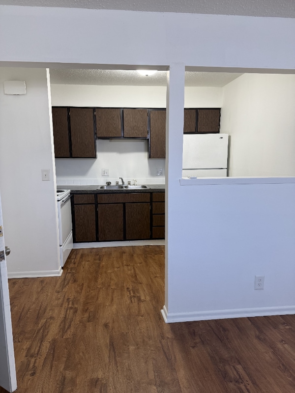 Building Photo - 310 NW Chapel Dr