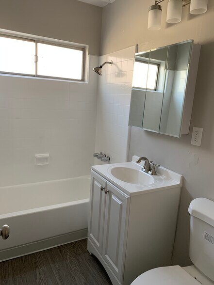 Bright bathroom - 2816 W 182nd St