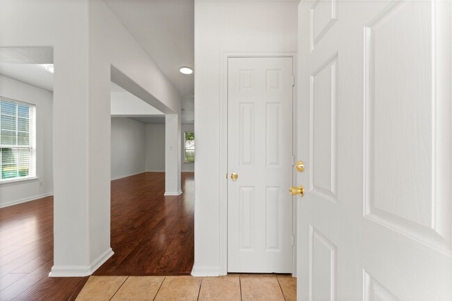 Building Photo - 235 Doncaster