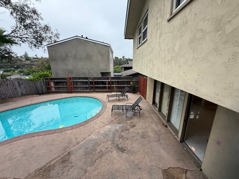 Building Photo - 4951 Campanile Dr