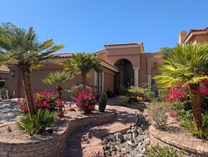 Building Photo - Pointe Tapatio 3br with garage