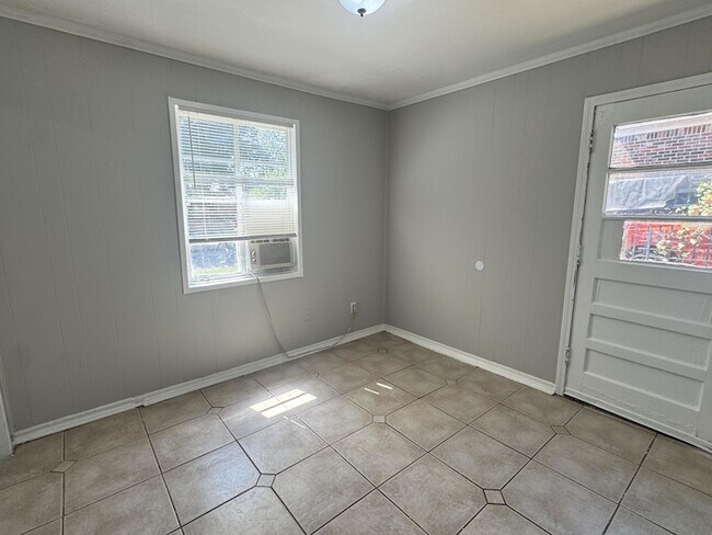 Building Photo - 1770 Sugarloaf St