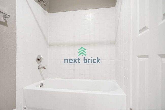 Building Photo - Discover Your New Home at Juanita Beach Esplanade!