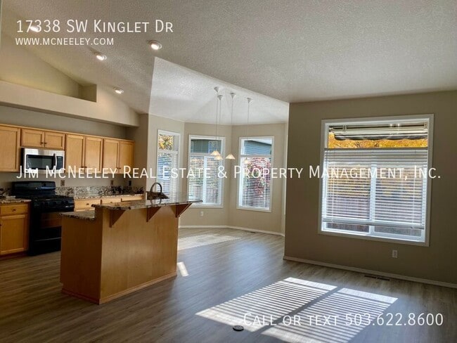 Building Photo - 17338 SW Kinglet Dr