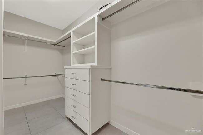 Building Photo - 28 Ozark Ave