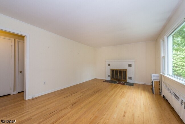 Building Photo - 329 Morris Ave