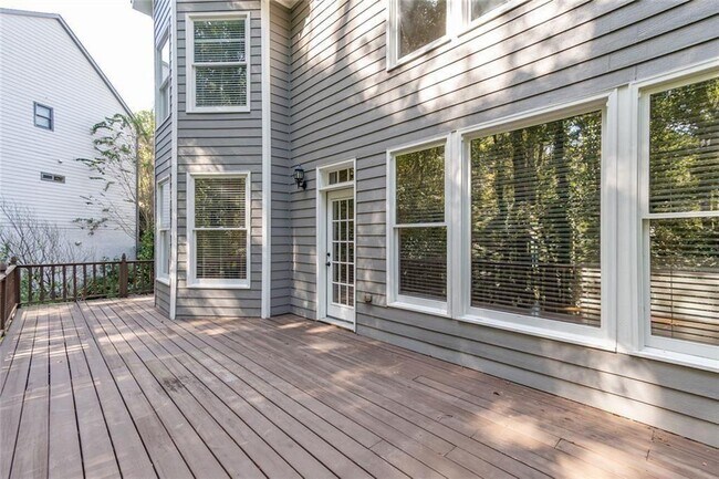 Building Photo - 651 Briarleigh Way