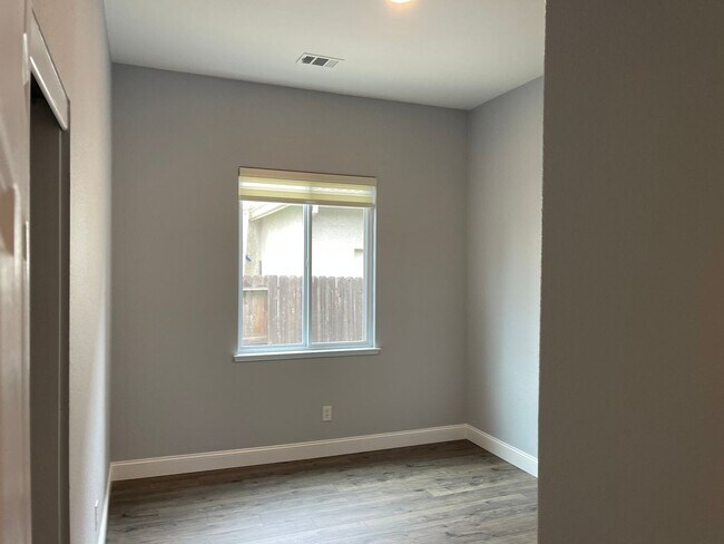 Building Photo - Immaculate 4br Pet Friendly Home in Morada