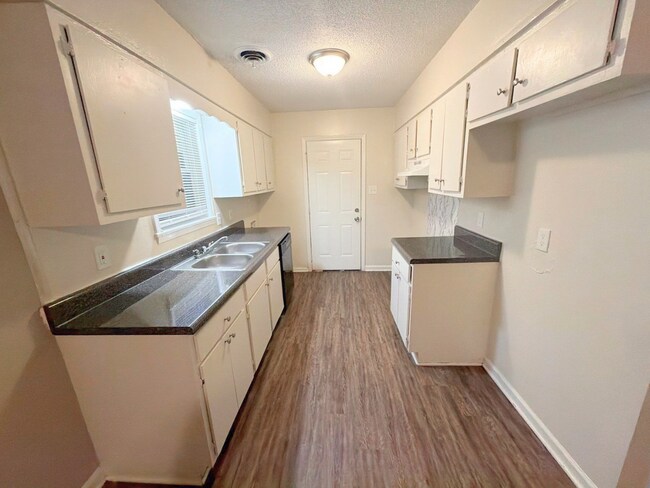 Building Photo - 4066 Berrywood Ave