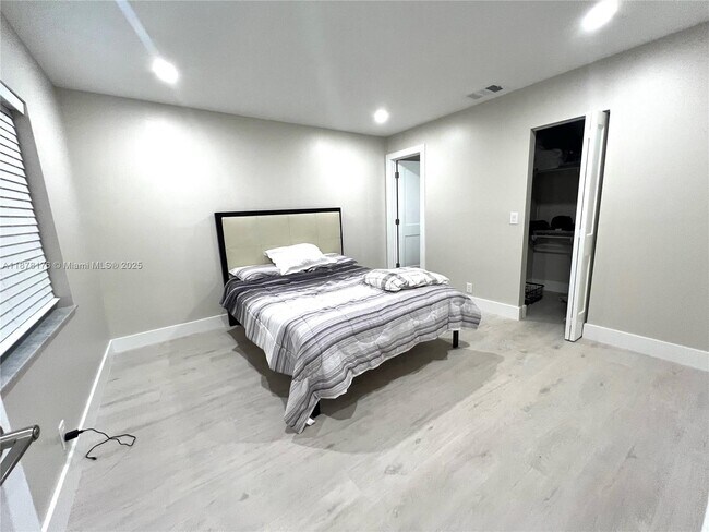 Building Photo - 318 SW 76th Terrace