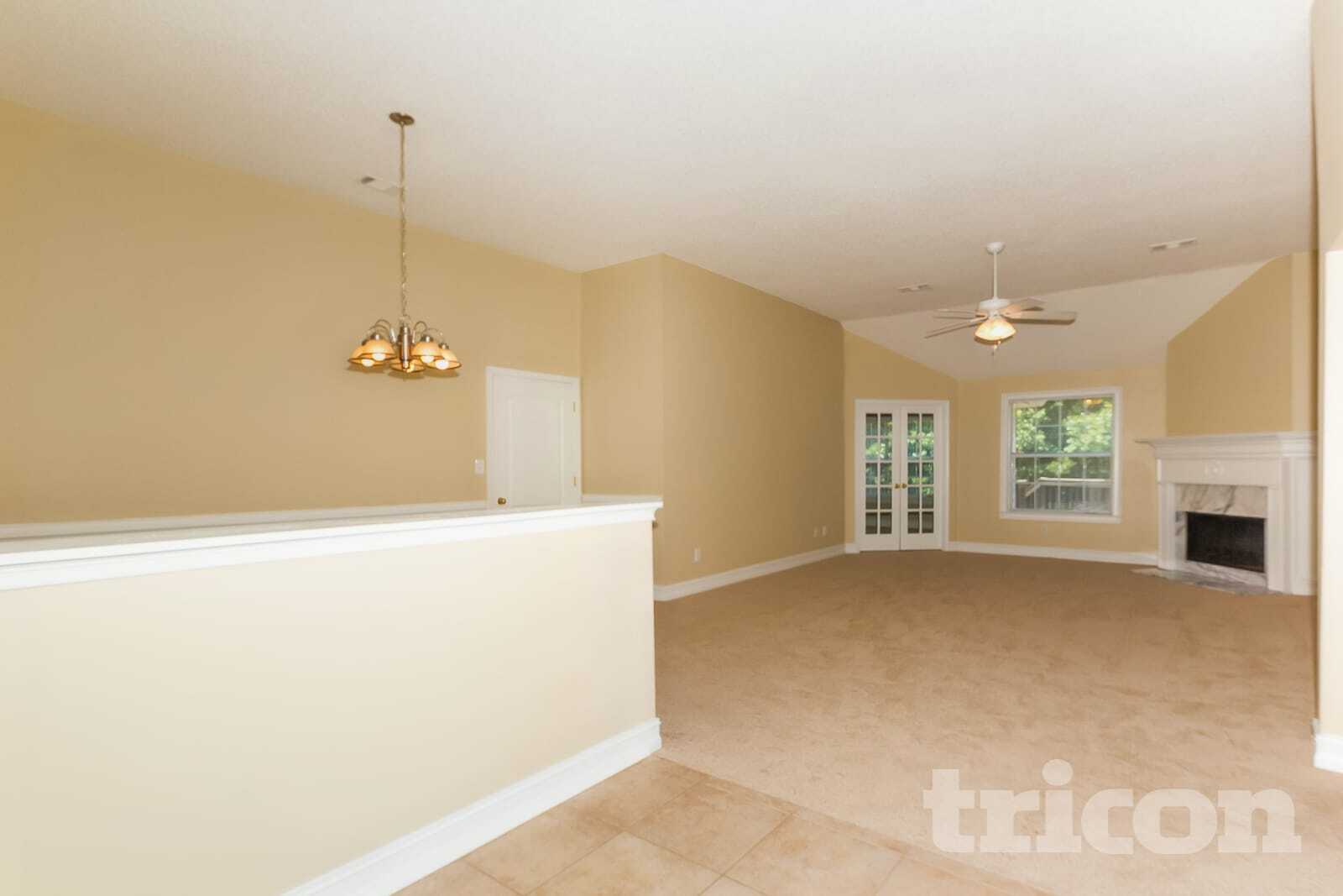 Building Photo - 305 Emerald Trce