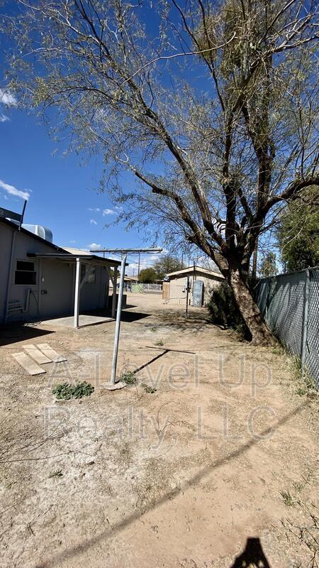 Building Photo - 3909 S 14th Ave