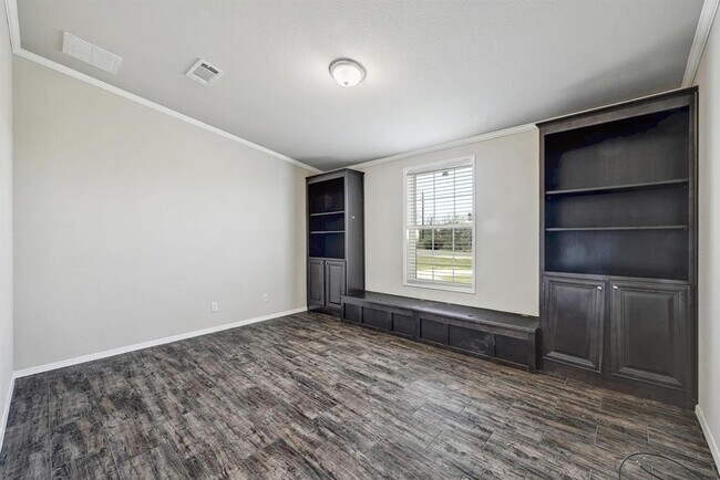 Building Photo - 10801 Bradshaw Rd