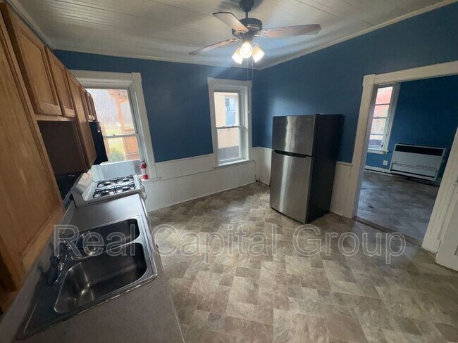 Building Photo - 22 Church St