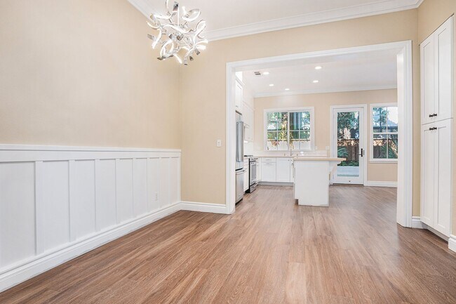 Building Photo - Beautiful Custom Townhouse In Desirable Wa...