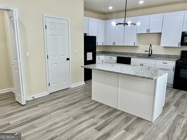 Building Photo - 4001 Oak Field Dr