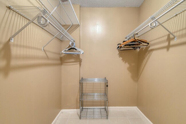 Building Photo - 28 Uno Lago Dr