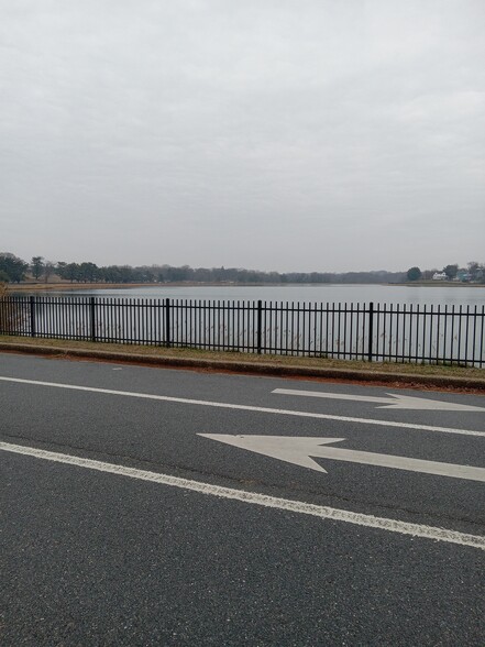 Building Photo - 1661 Ralworth Rd