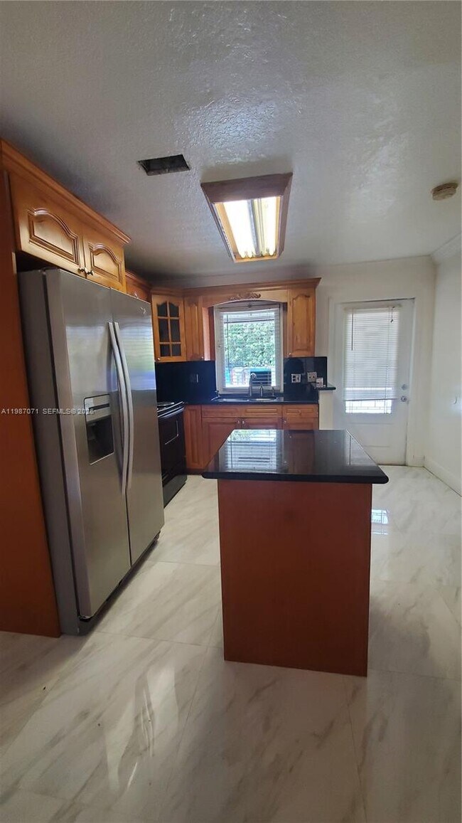 Building Photo - 2638 Taylor St