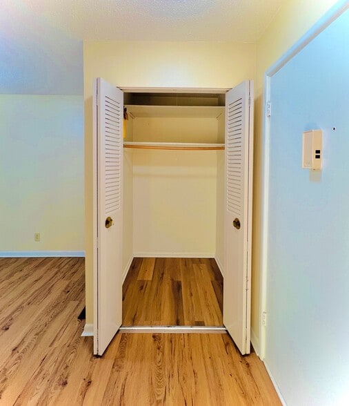 Closet - 9315 Bluejacket St