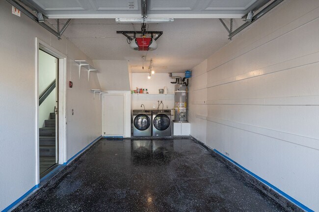 Building Photo - Newly renovated 2 bedroom, 2.5 bath townhome available in Chula Vista!