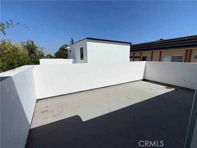 Building Photo - 5042 Laurel Canyon Blvd