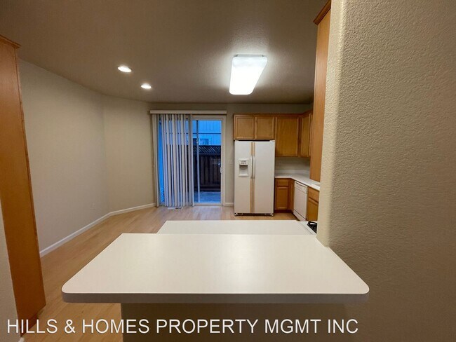 Building Photo - 3 br, 2.5 bath House - 311 MARK WEST COMMO...