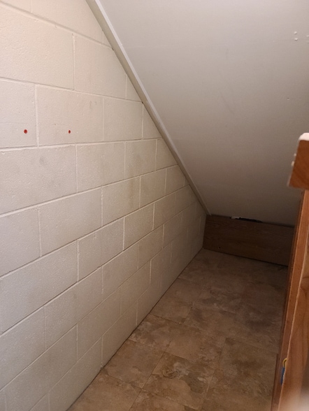 Building Photo - 368 N Market St