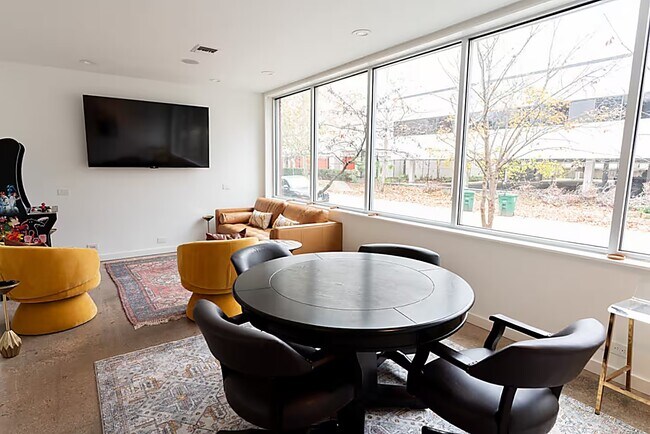 Building Photo - 4904 S Shepherd Dr