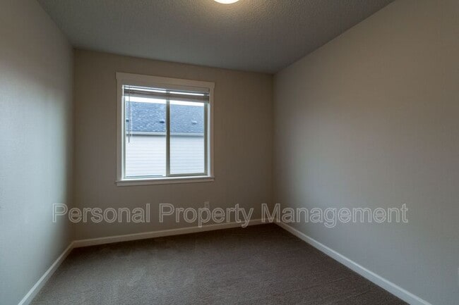 Building Photo - 5831 NE 56th Pl