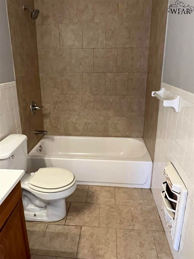 Building Photo - 1118 Ireland St