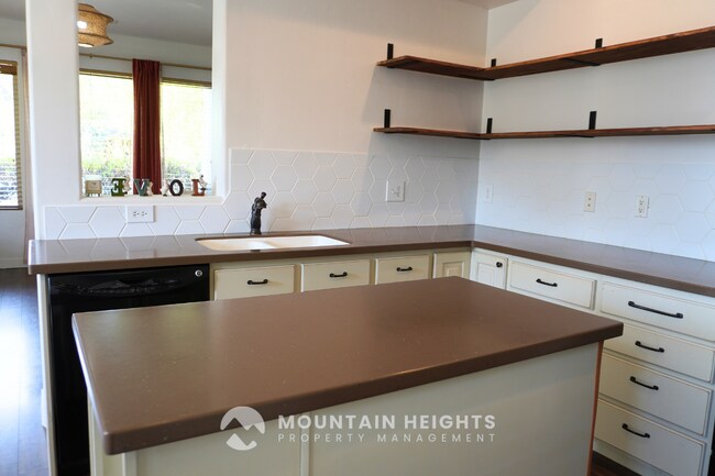 Building Photo - 10983 Sunup Way