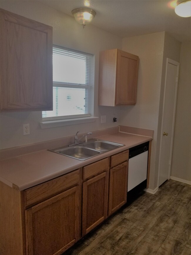 Building Photo - 2506 Caprice Dr