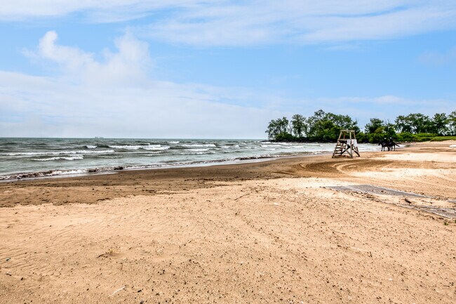 Building Photo - 7000 S South Shore Dr