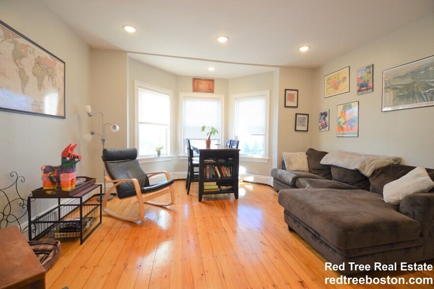 Building Photo - 394 Centre St