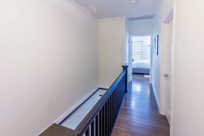 Building Photo - 5245 S San Vicente Blvd