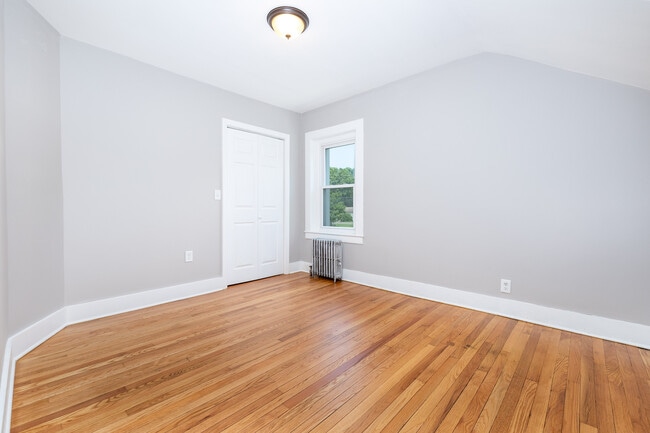 Building Photo - 81 Main St