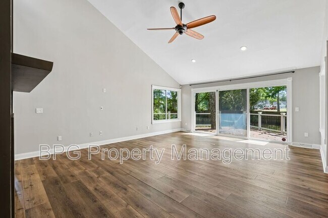 Building Photo - 15 Glenkirk Dr