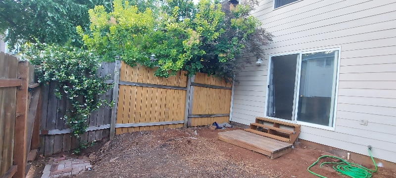 Building Photo - 2214 Maplewood Dr S