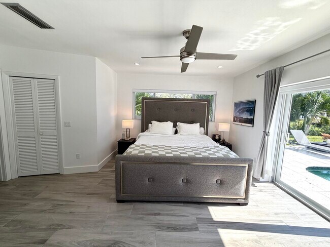 Building Photo - 100 SW 11th Ave