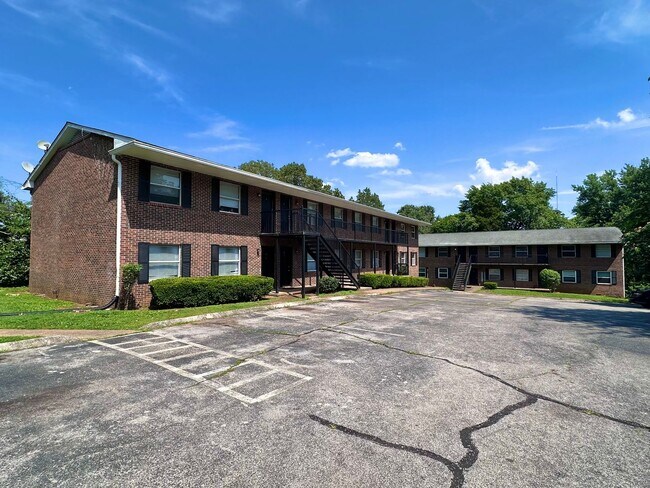 Building Photo - Parkway Apartments – Convenient 2-Bedroom ...