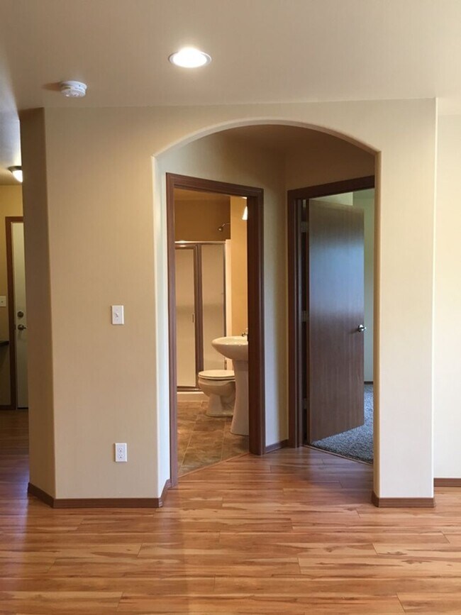 Building Photo - 1737 Stremler Dr
