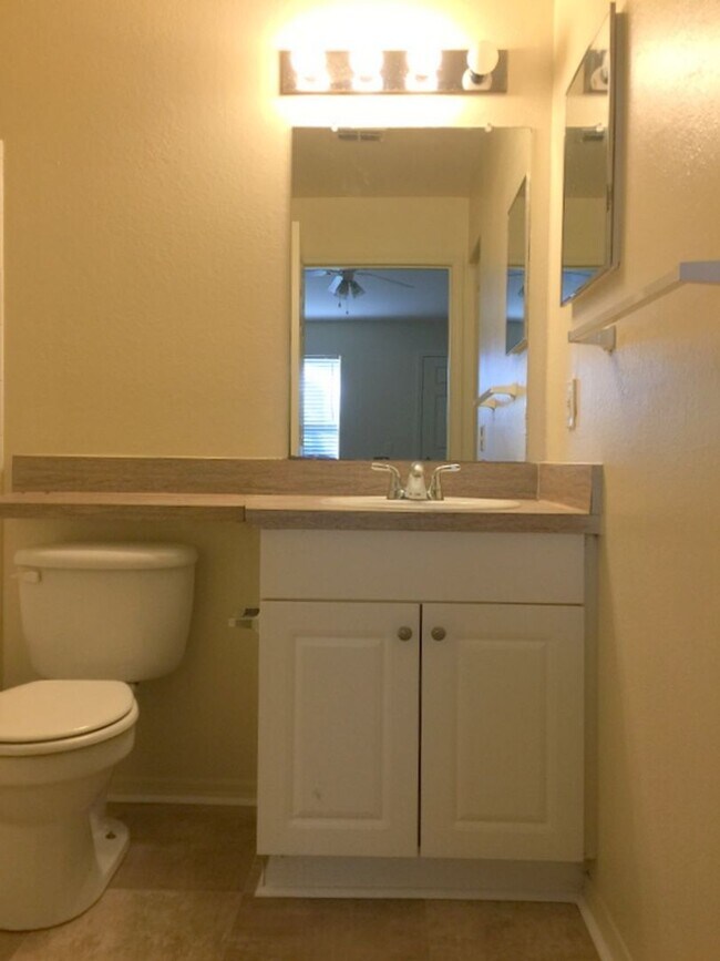 Building Photo - THREE BEDROOM CONDO AVAIILABLE IN BELMONT