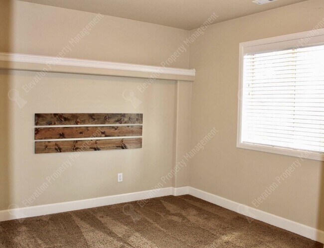 Building Photo - Cozy craftsman home in NW Bend