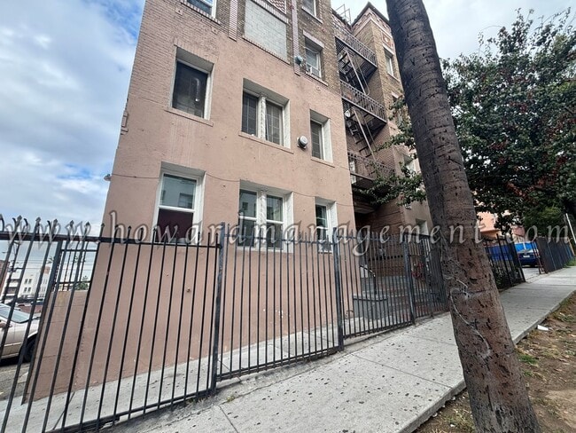 Building Photo - 00457BO