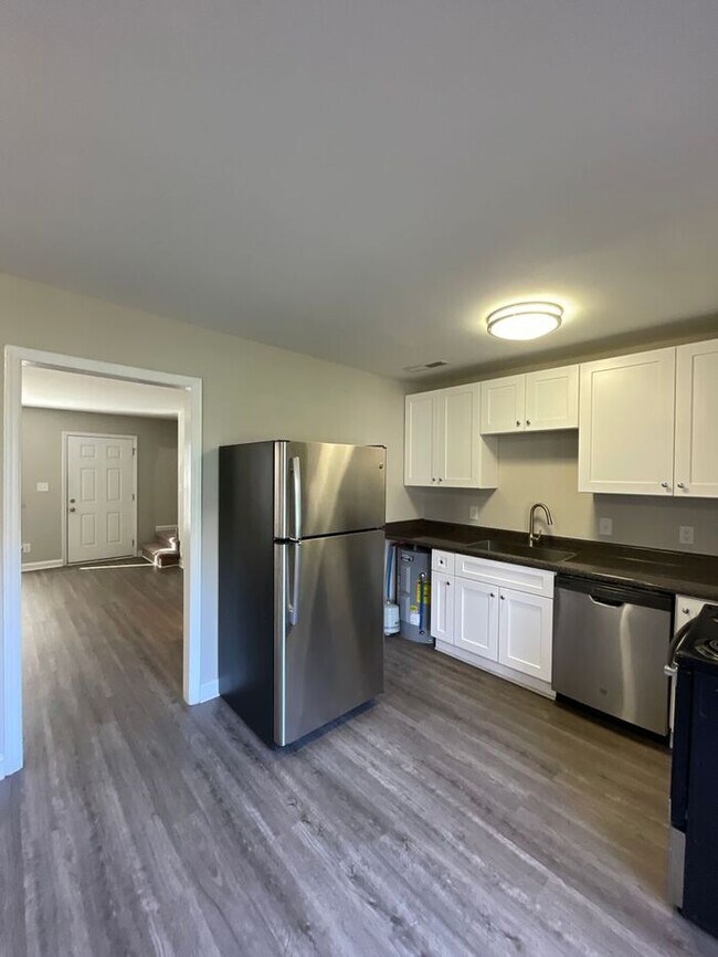 Building Photo - Townhomes at Humboldt Place- Fully renovated and move in ready 2 bedroom unit!